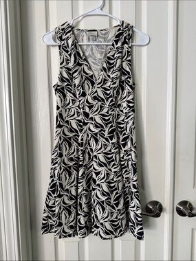 a new day Black and White Leaf-Print Sleeveless Wrap Dress